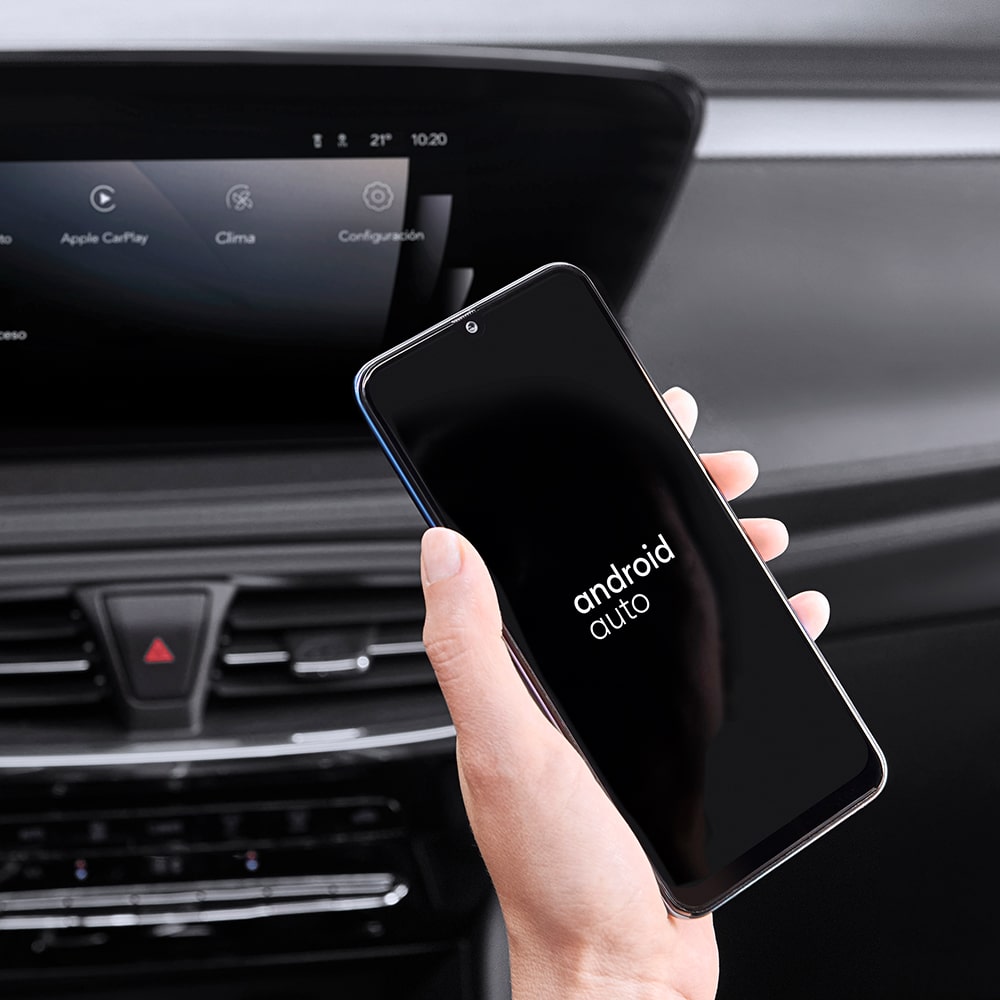 Phone Projection, transforma la pantalla central de tu Buick en una versión de tu dispositivo móvil con Apple CarPlay™ y Android Auto™