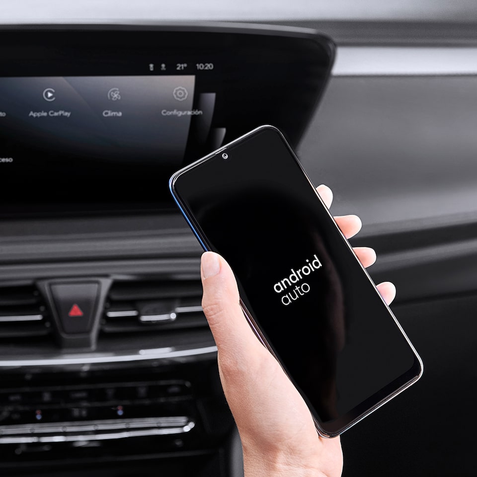 Phone Projection, transforma la pantalla central de tu Buick en una versión de tu dispositivo móvil con Apple CarPlay™ y Android Auto™