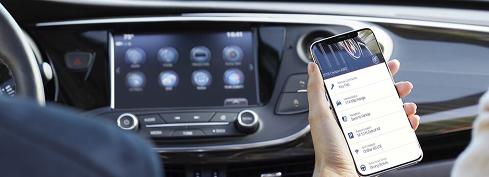Buick infoentretenimiento te permite conectar y proyectar la información y aplicaciones de tu smartphone en la pantalla principal de tu vehículo