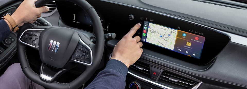Navegación paso a paso en la pantalla interior central de Buick