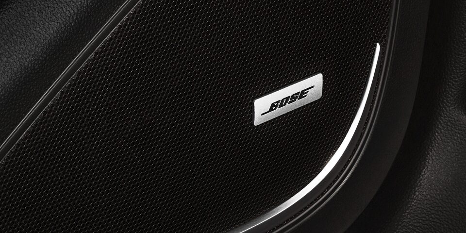 Sistema de sonido BOSE con 10 bocinas