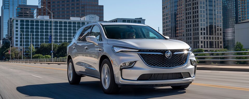 Buick Enclave 2022, SUV familiar con nuevo diseño exterior: fascia, parrilla, faros y rines en aluminio de 20 pulgadas