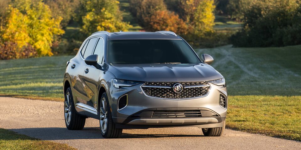 Buick Envision 2022, SUV mediana incluye parrilla con ventilas activas y luces LED
