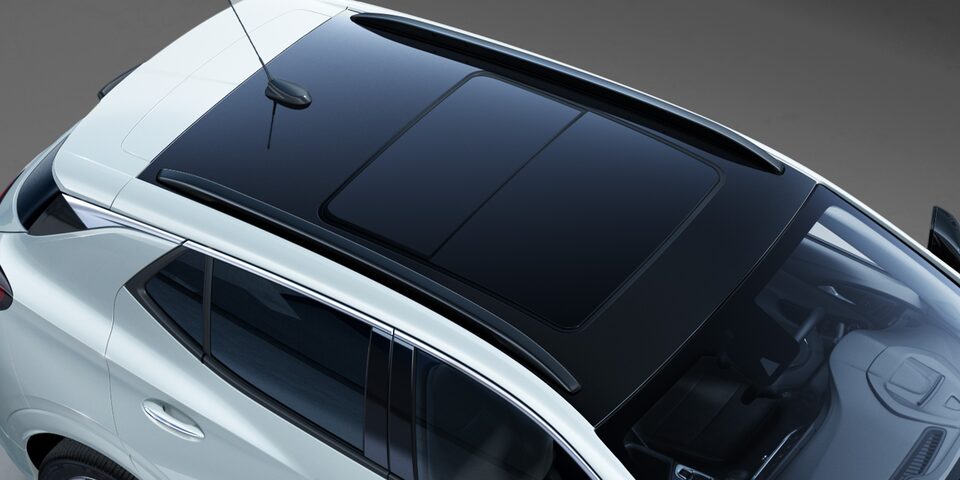 Techo bitono de la nueva Buick Encore GX 2023 con quemacocos eléctrico