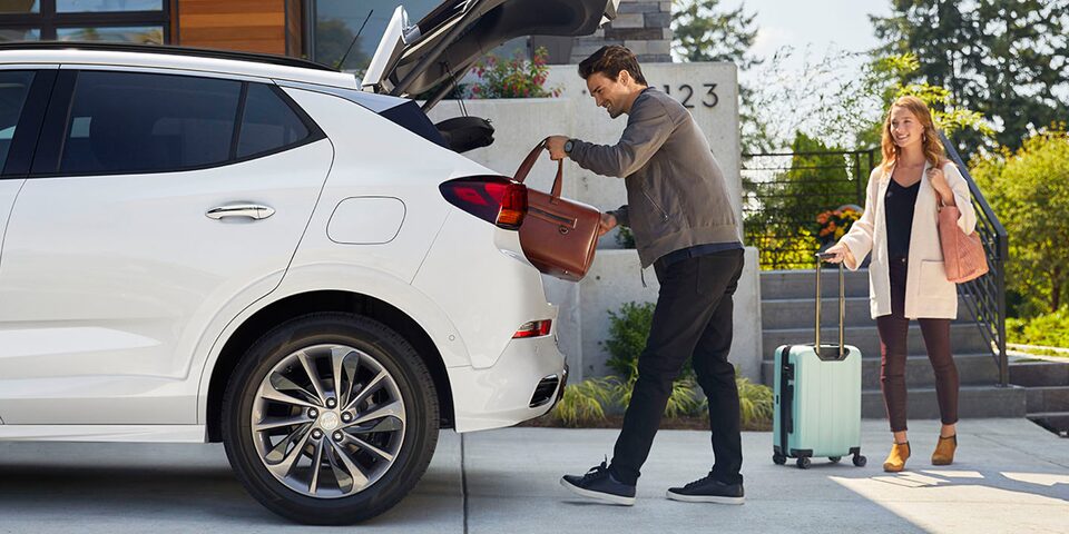 Amplia cajuela de Buick Encore GX 2023, SUV compacta con handsfree lift gate