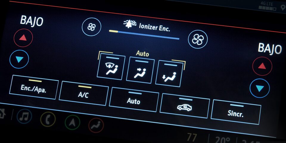 Buick Encore GX 2023 con aire acondicionado frontal de 2 zonas para conductor y pasajero, con sensores de encendido y apagado automático
