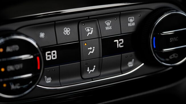 Aire acondicionado en 2 zonas con control eléctrico en tu nueva SUV compacta Buick Encore GX 2023