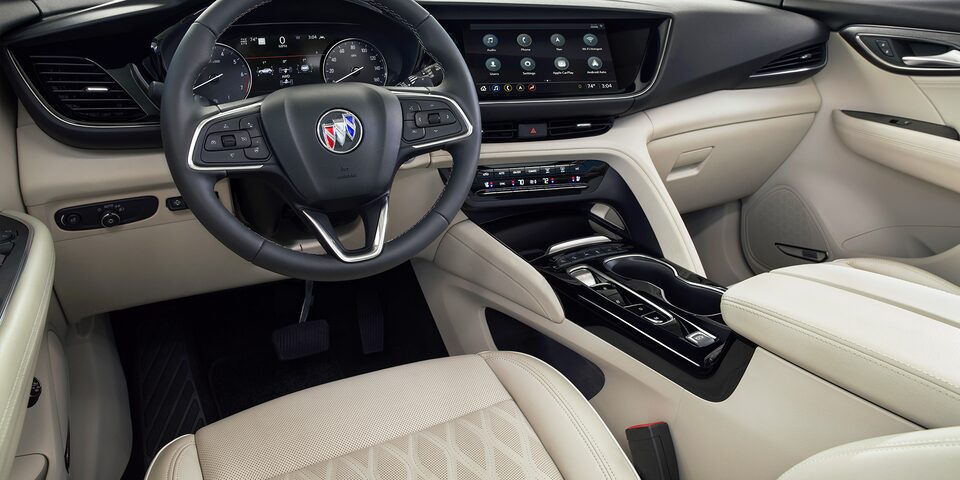 Lujoso interior de Buick Envision 2023 versión Avenir