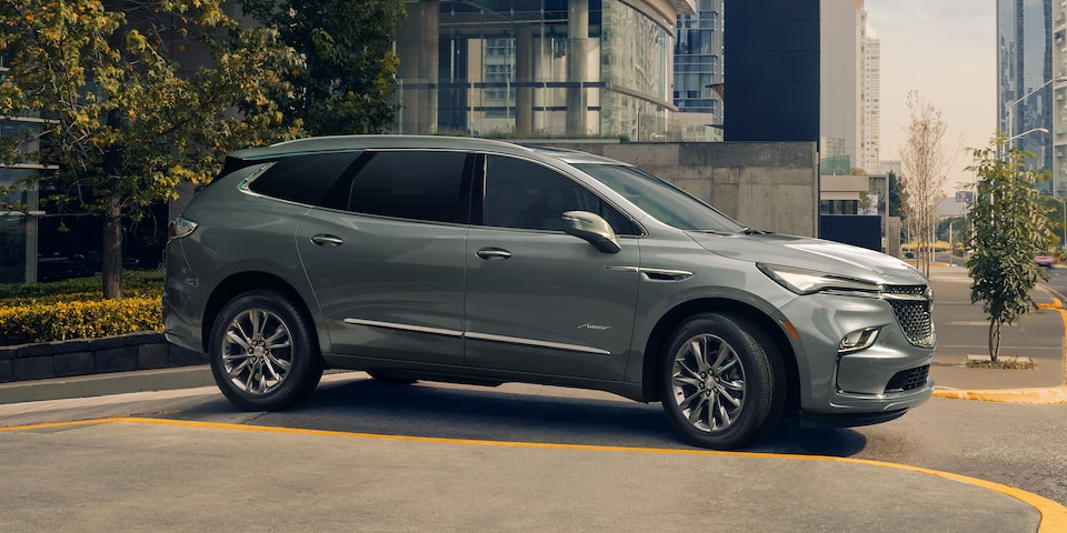 Sistema Stop/Start integrado en Buick Enclave 2024 que hace que el motor se apague automáticamente cuando el vehículo se detiene por completo