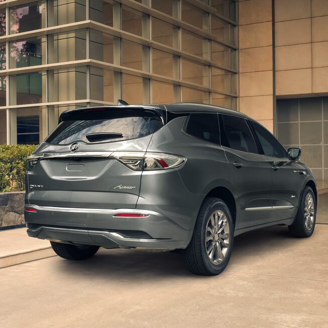 Elegante diseño posterior de Buick Enclave 2024