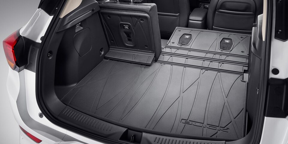 Tapete de vinil de cobertura extendida para cajuela con logo Buick en tu nueva Encore 2024