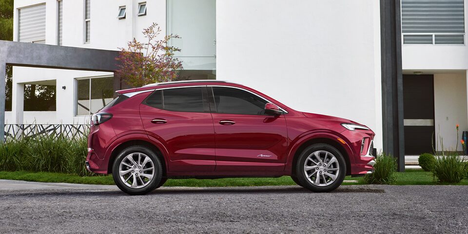 Elegante diseño exterior deportivo en tu SUV compacta premium, Buick Encore 2024
