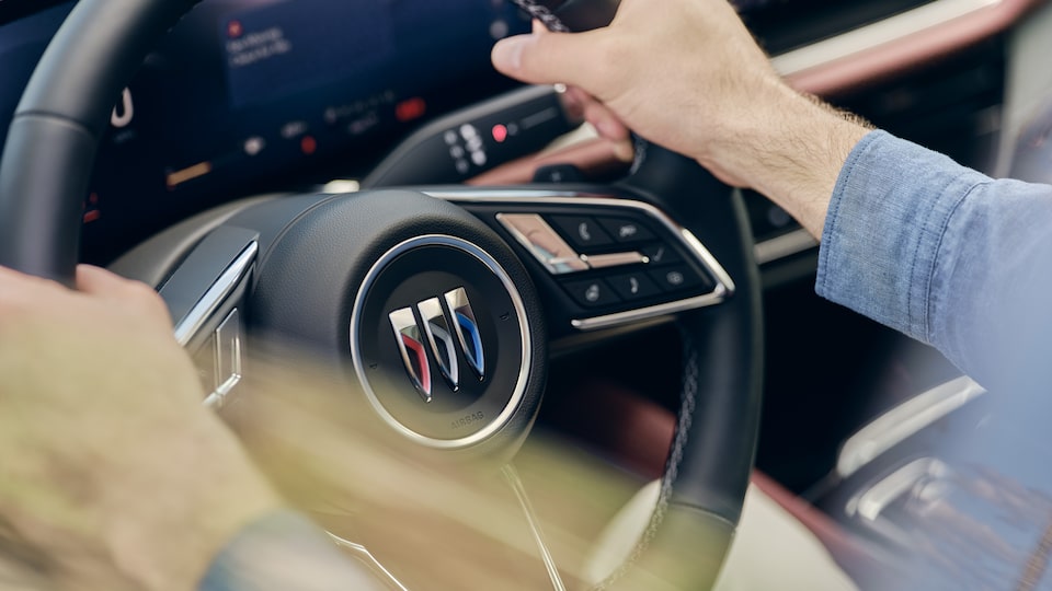 Control de crucero adaptativo automático en tu nueva Buick Envision 2024, SUV mediana premium