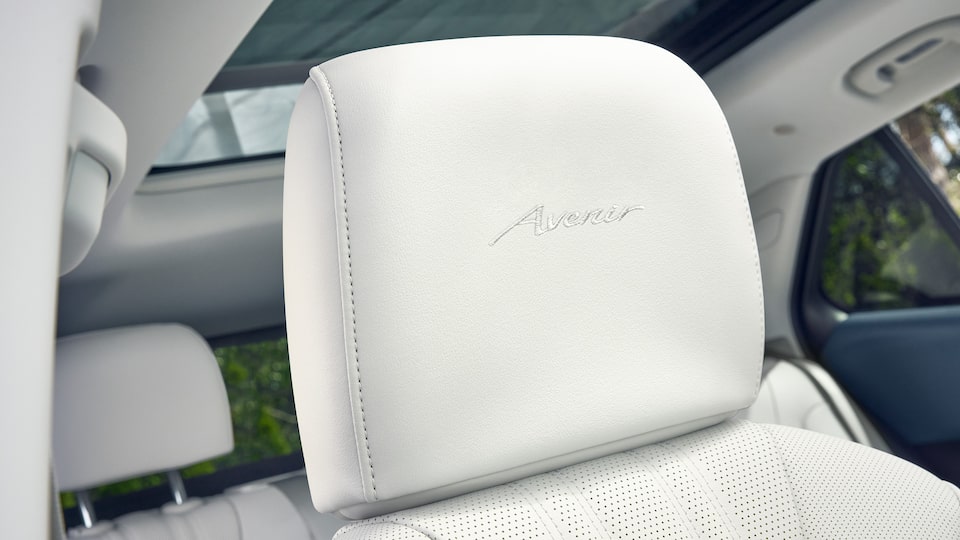 Exclusivos asientos hápticos de piel con calefacción dentro de tu nueva Buick Envision 2024, SUV mediana premium