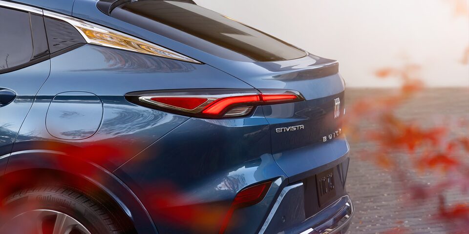 Buick Envista 2024 equipada con cajuela manos libres