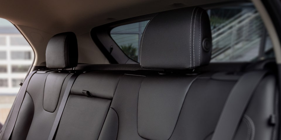 Cómodos asientos traseros dentro de tu SUV compacta premium, Buick Encore 2025