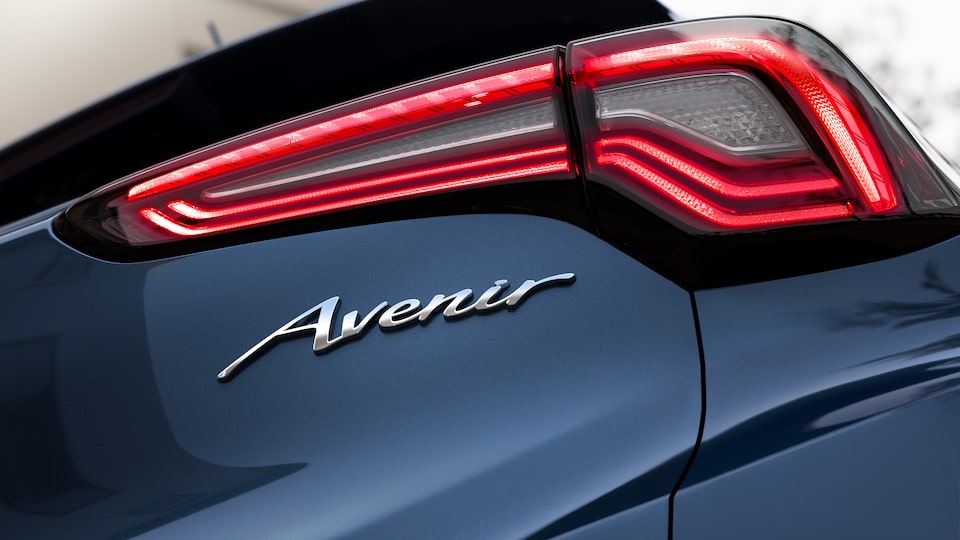Icónico logo de la versión Avenir de tu SUV compacta premium, Buick Encore 2025