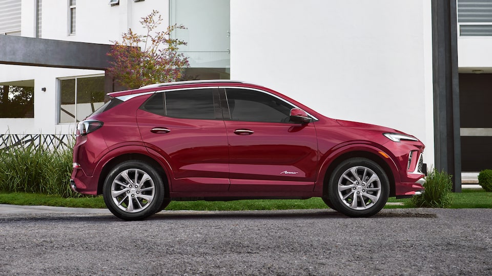 Tu SUV compacta premium, Buick Encore 2025, cuenta con espejos retrovisores calefactables