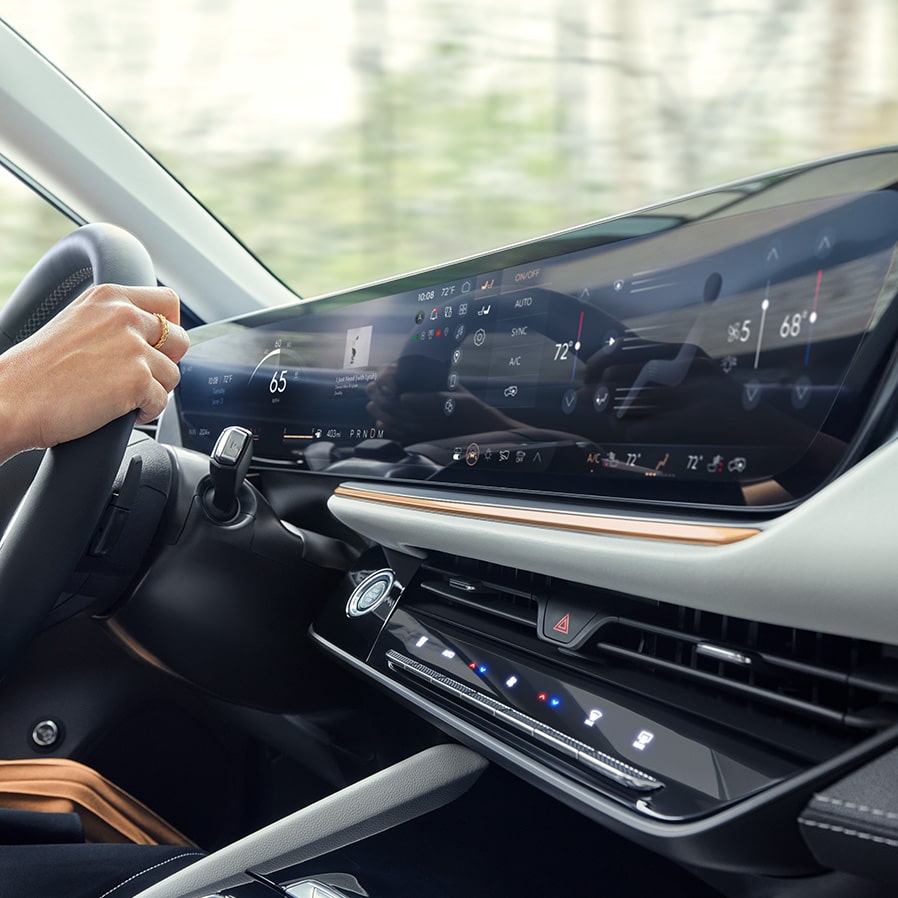 Pantalla de infoentretenimiento con Google integrado a bordo de tu SUV mediana premium, Buick Envision 2025