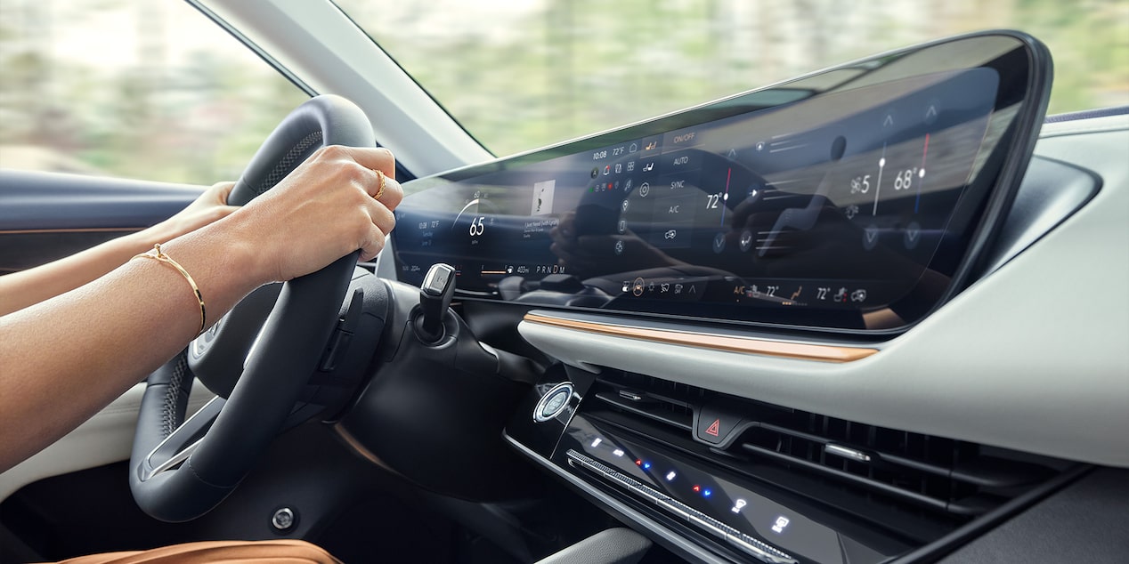 Pantalla de infoentretenimiento con Google integrado a bordo de tu SUV mediana premium, Buick Envision 2025