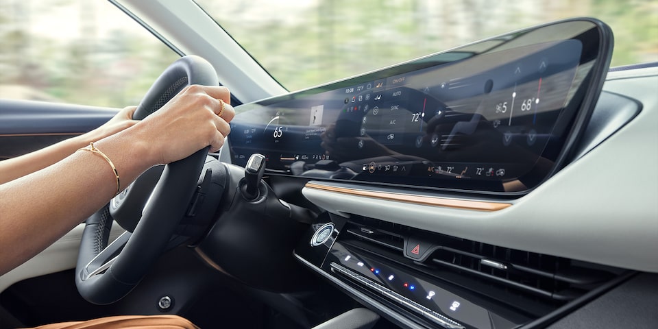 Pantalla de infoentretenimiento con Google integrado a bordo de tu SUV mediana premium, Buick Envision 2025