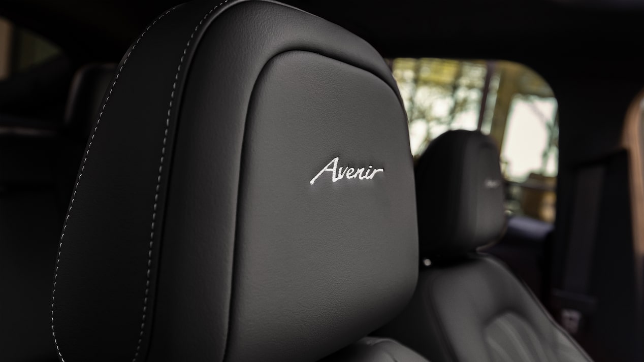 Asientos en vinipiel con emblema de versión Avenir en tu SUV premium, Buick Envista 2025