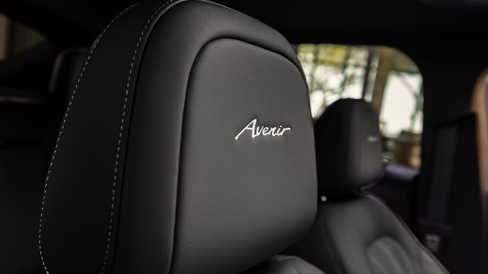 Asientos en vinipiel con emblema de versión Avenir en tu SUV premium, Buick Envista 2025