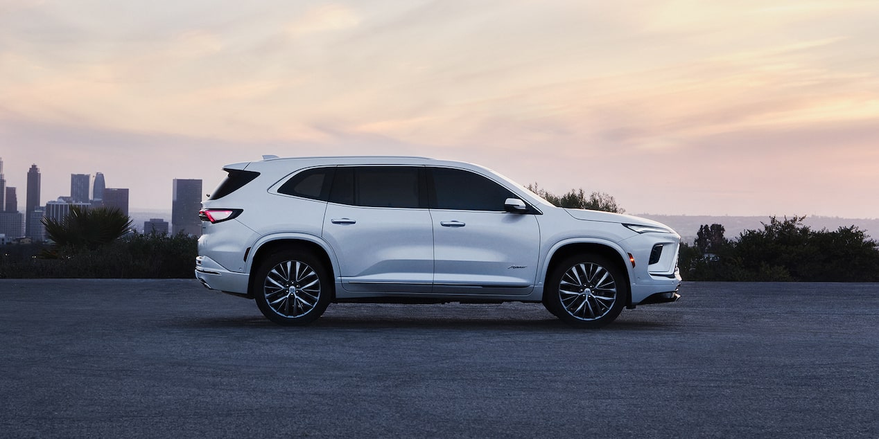 Cristales laterales tintados para que disfrutes de tu privacidad a bordo de la Buick Enclave 2026