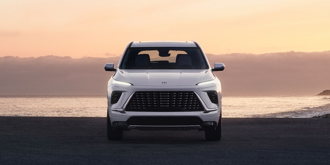 Buick Enclave 2026 con parabrisas reforzado para absorción acústica y tintado ligero para rayos solares